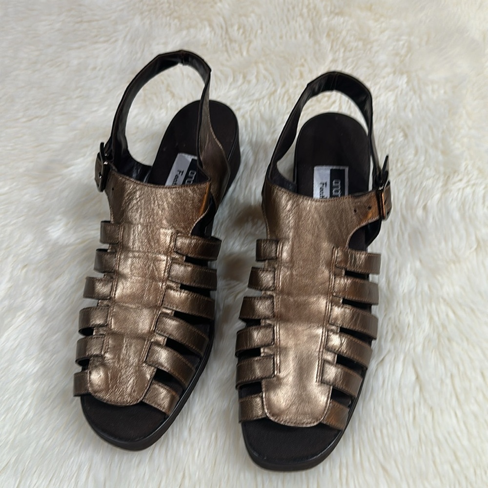 André Assous Featherweights Sandals - Picture 9 of 10